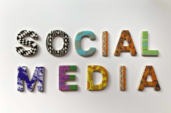 Algoritmi e connessione: esiste un bias infrastrutturale?