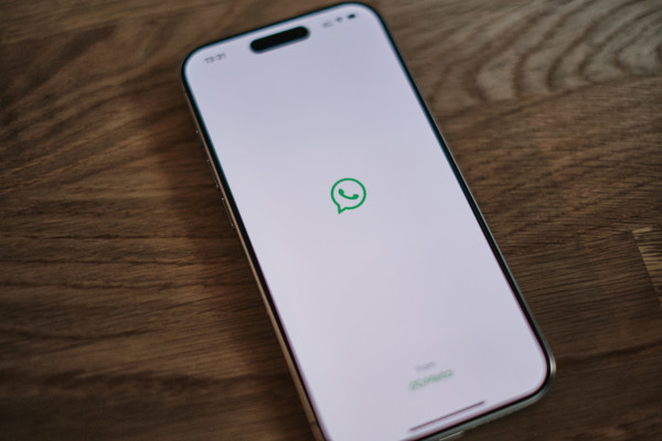 Chat vuota su WhatsApp. L'avete vista anche voi?