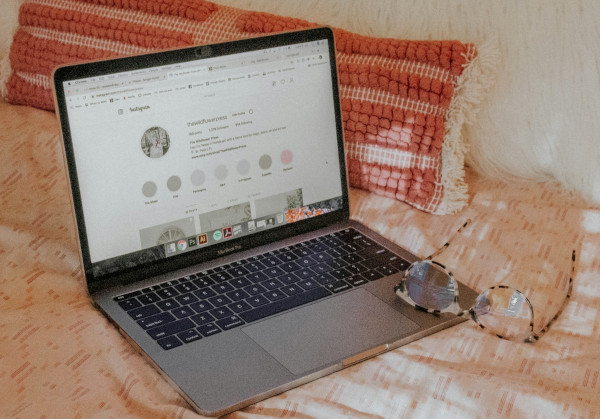 Fibra ottica vs ADSL: quale conviene per l'uso domestico?