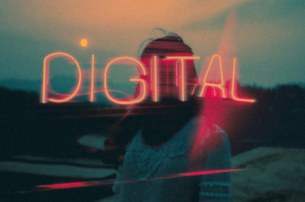 Overload digitale: quando la fibra amplifica i social