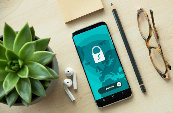 Sicurezza connessa ai social: cosa cambia con la smart home