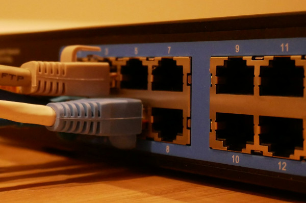 Wi-Fi vs connessione cablata: vantaggi e svantaggi